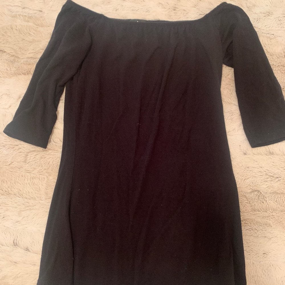 off the shoulder tight black shirt